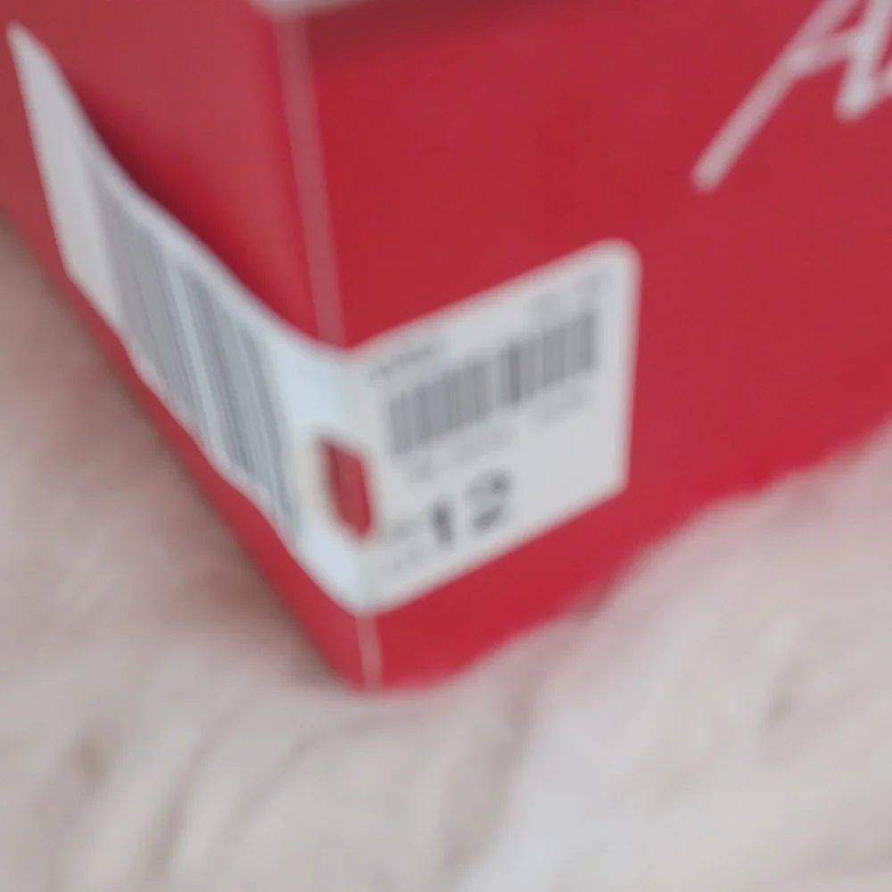 American Eagle Outfitters new box